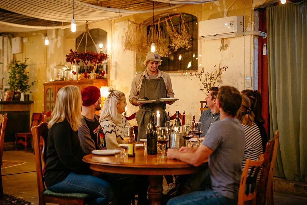 sällskap på restaurang